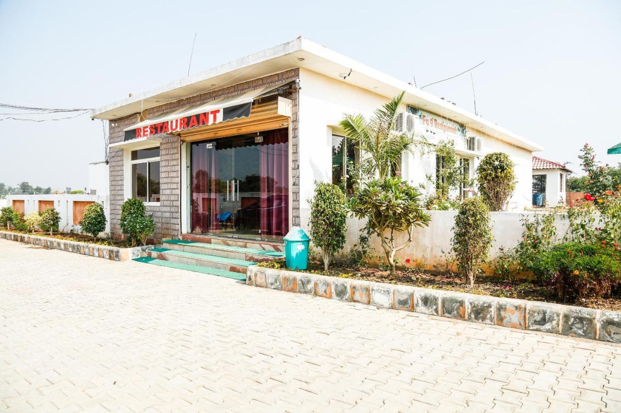 OYO 23367 Farmsgreen Resort And Restaurant Orchha Buitenkant foto