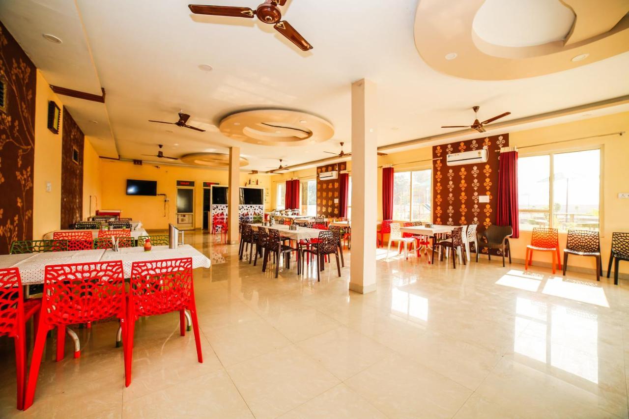 OYO 23367 Farmsgreen Resort And Restaurant Orchha Buitenkant foto
